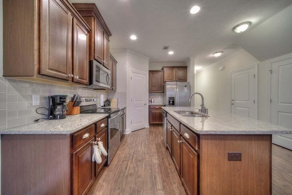 710 Red Cedar Ct - Photo 7 of 28