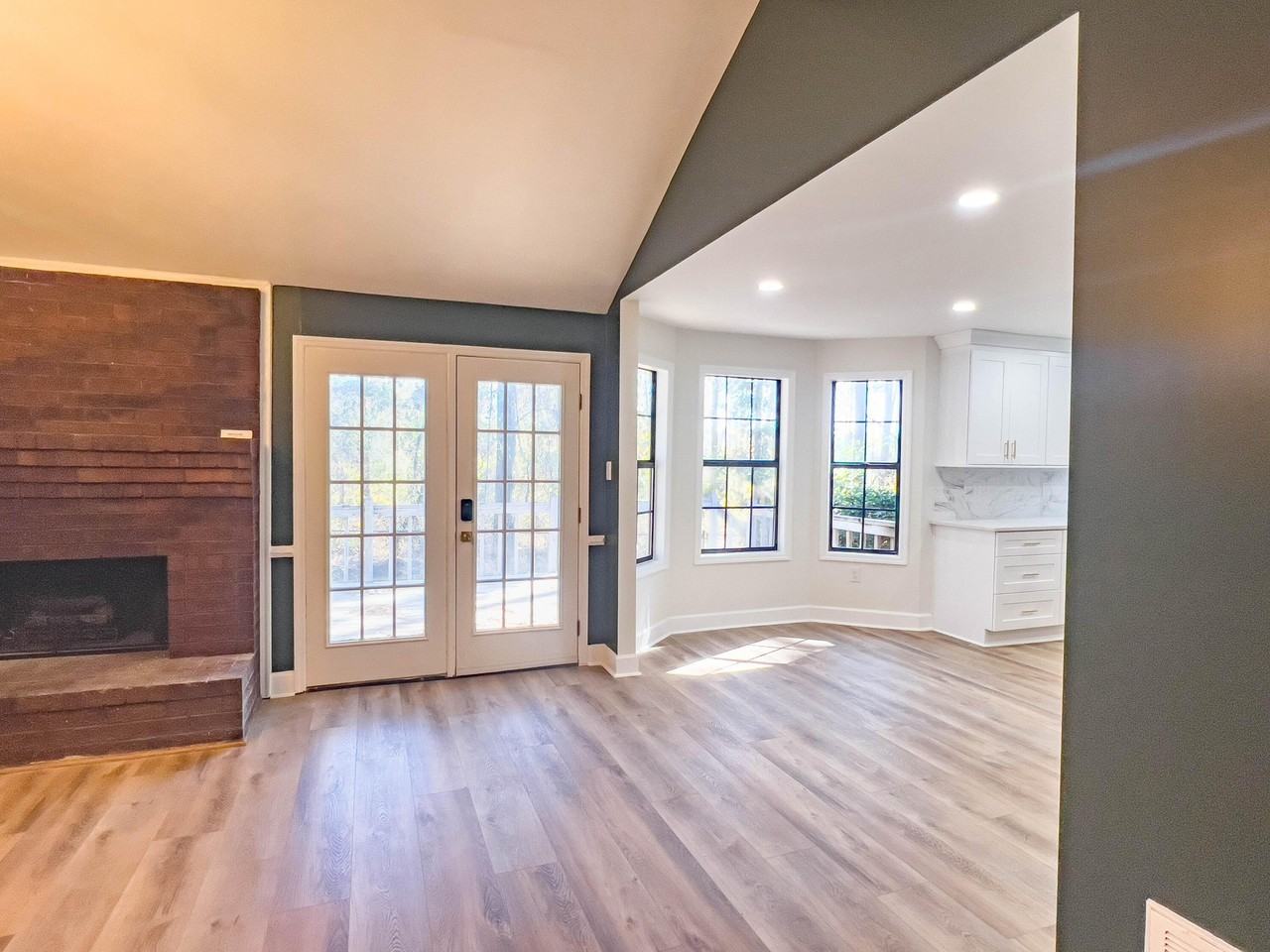 4196 Hedgerow Ln - Photo 5 of 28