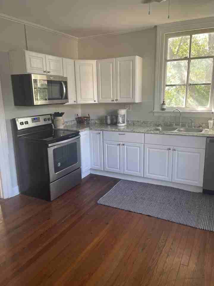 2224 Queens Way - Photo 2 of 7