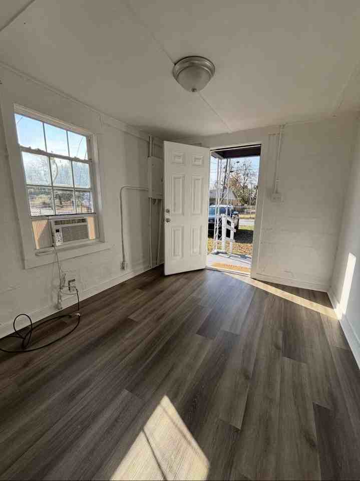 213 Japonica Ave - Photo 4 of 12