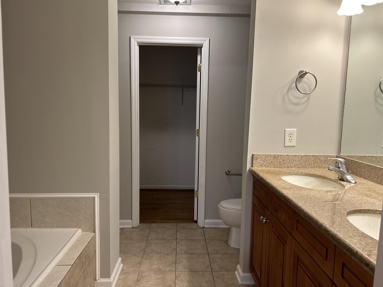 2212 River Park Ct - Photo 2 of 8