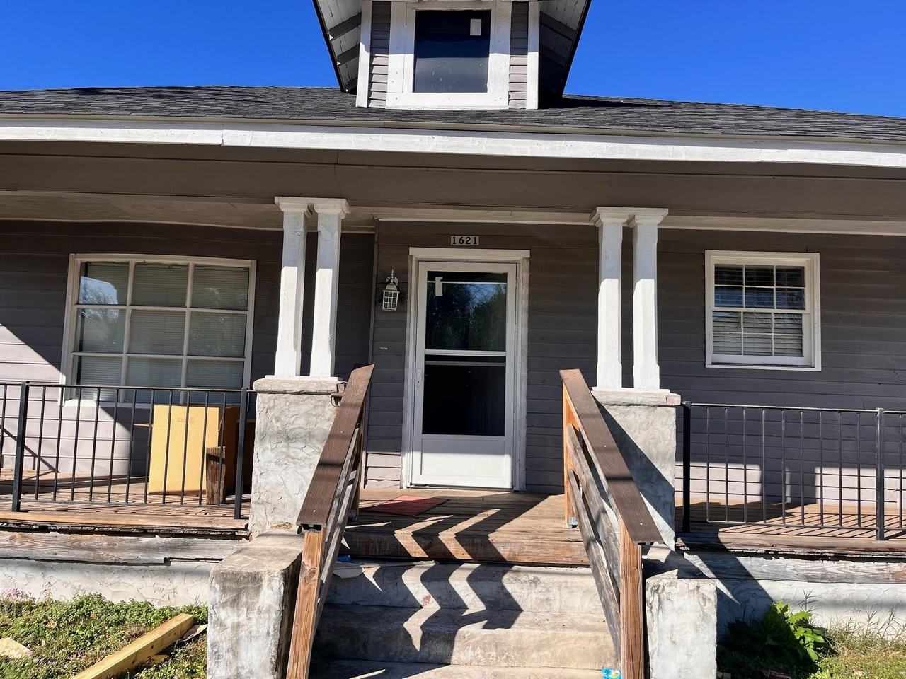 1621 12th St - Photo 2 of 36