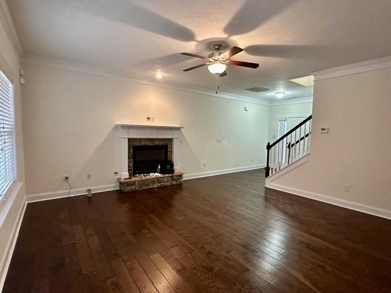 2455 Newbury Ave - Photo 3 of 19