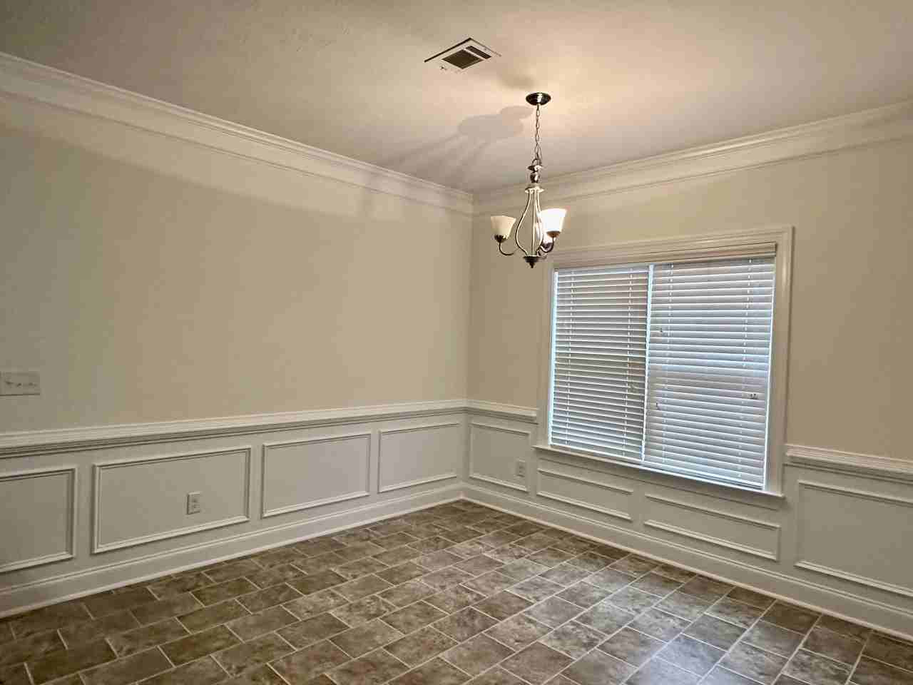 2455 Newbury Ave - Photo 5 of 19