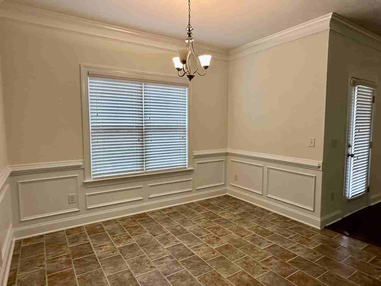 2455 Newbury Ave - Photo 7 of 19