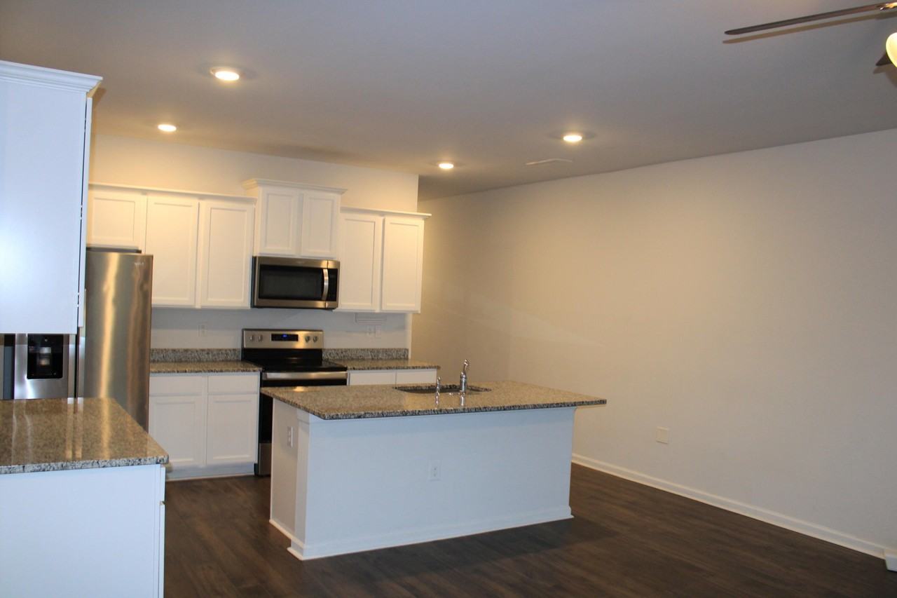 5430 Thrasher Ln - Photo 5 of 32