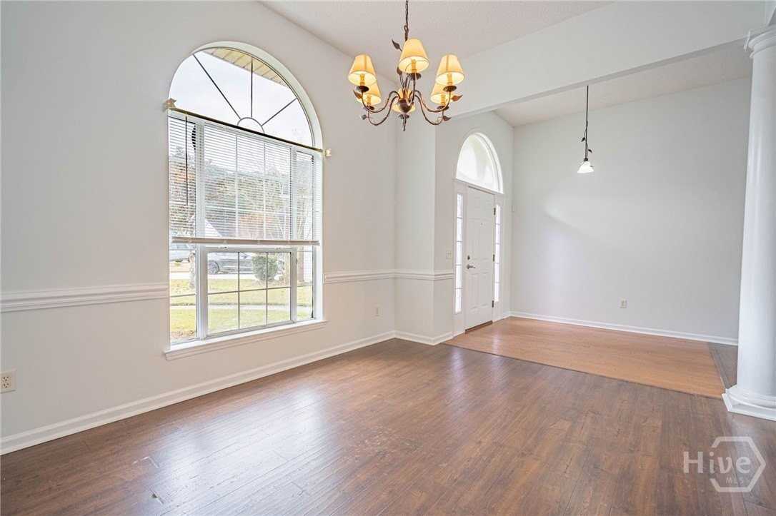 114 Laurens Ln - Photo 4 of 35