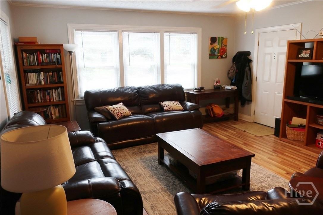 2102 E 37th St - Photo 5 of 16