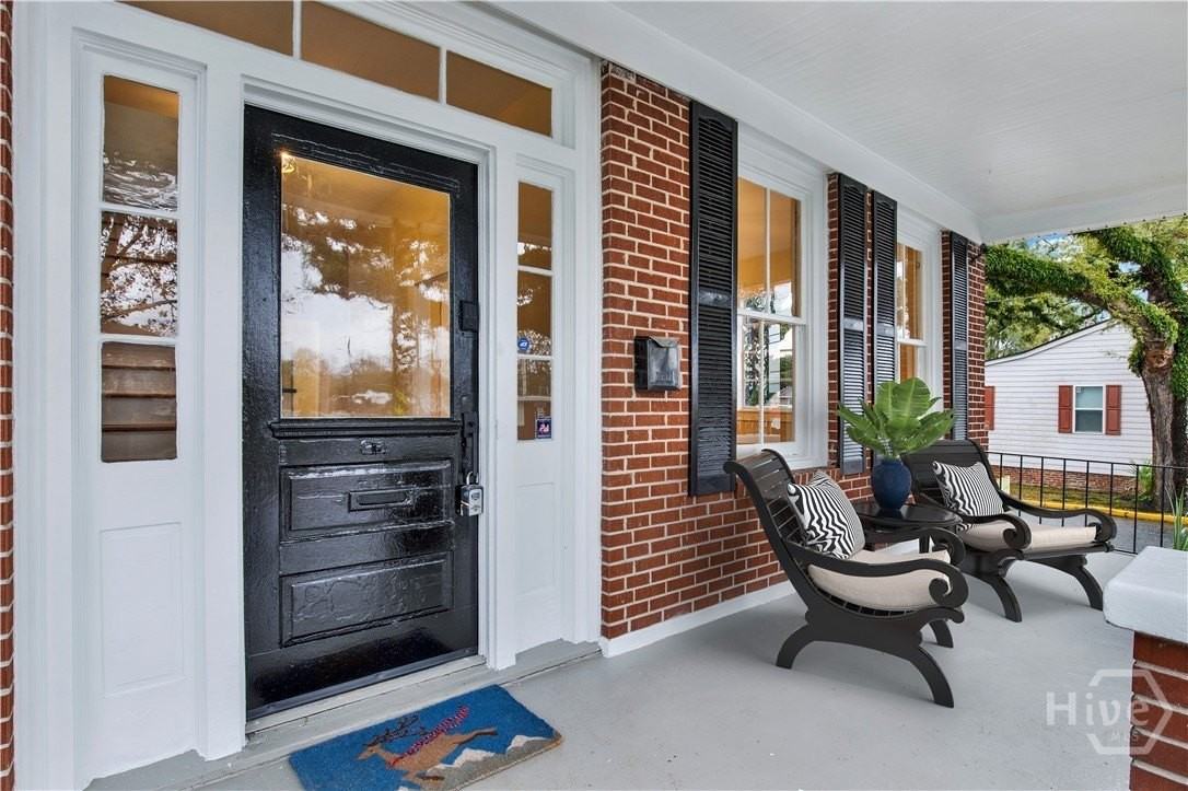 676 E Anderson St - Photo 4 of 44