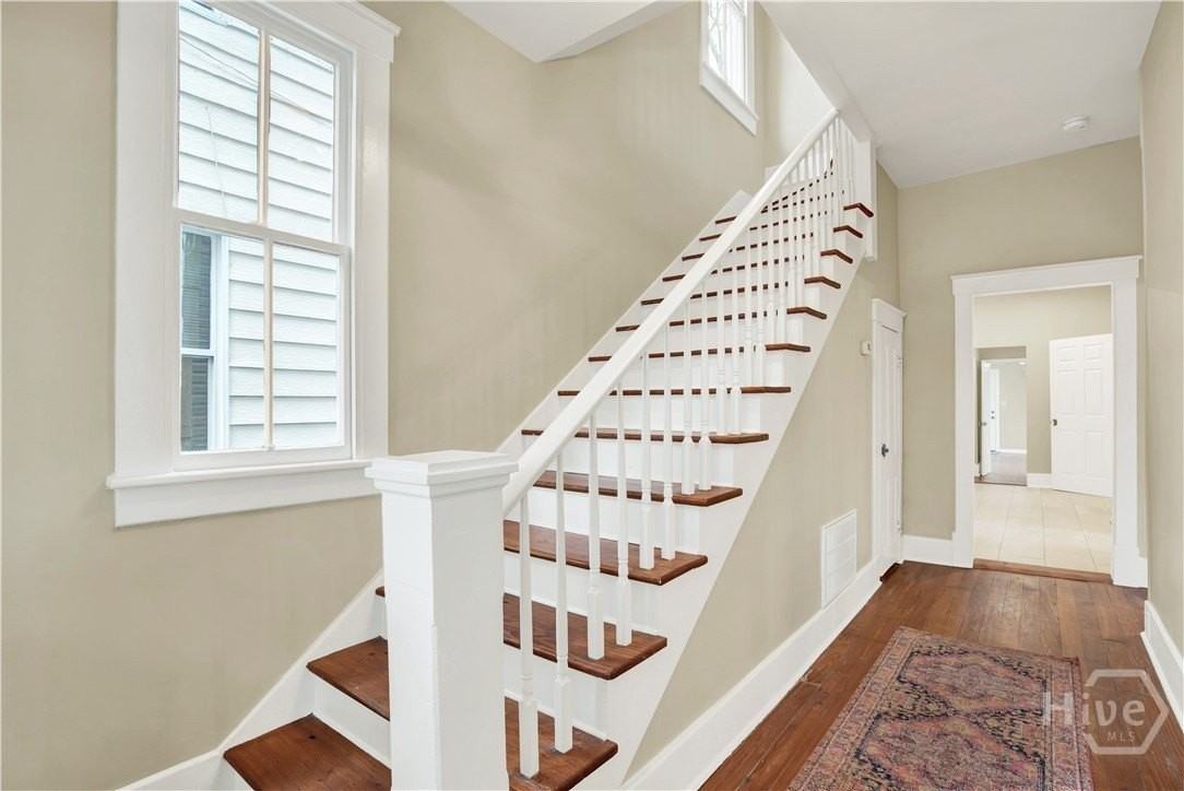 676 E Anderson St - Photo 5 of 44