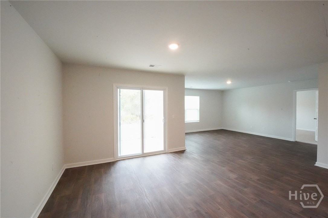 457 Coconut Dr - Photo 7 of 40