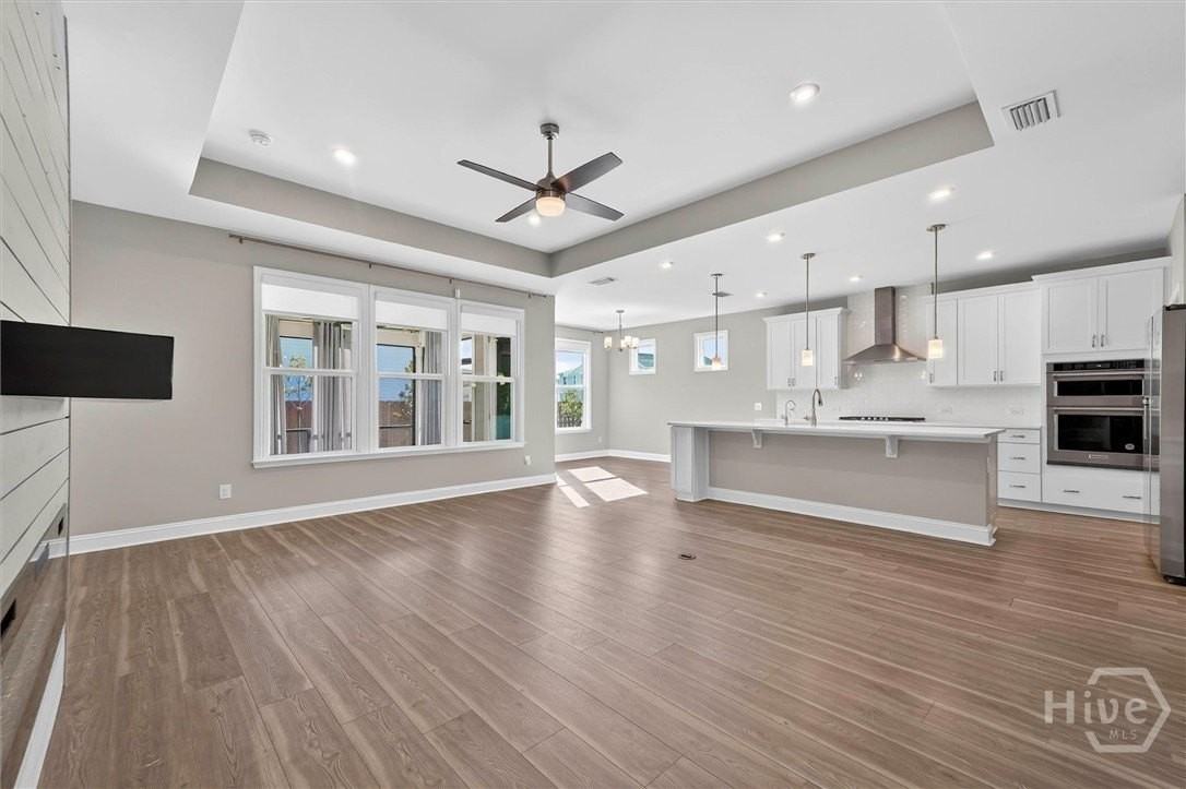 742 Longleaf Dr - Photo 3 of 45