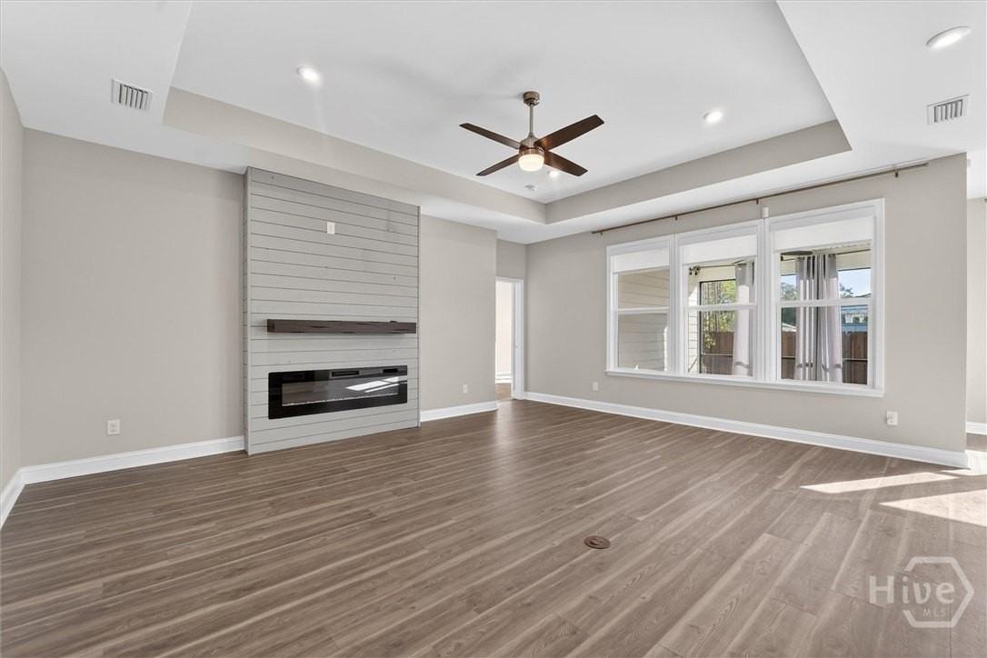 742 Longleaf Dr - Photo 4 of 45