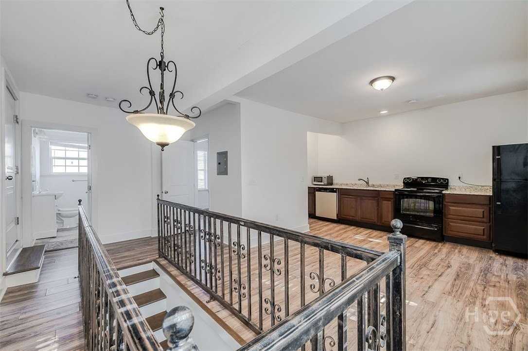 508 E Liberty Street unit: Upper - Photo 5 of 14