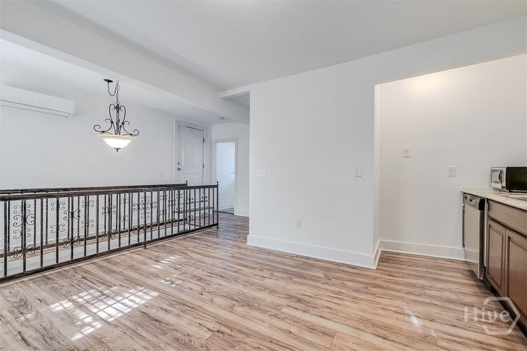 508 E Liberty Street unit: Upper - Photo 7 of 14