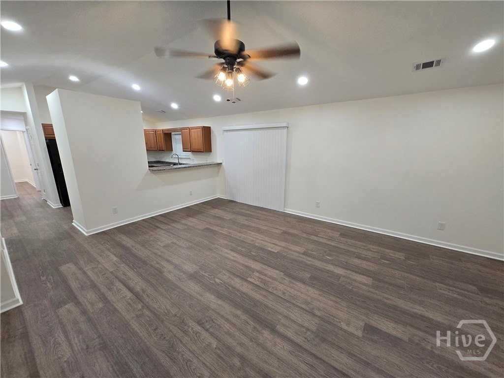 77 Tiller Way - Photo 2 of 12