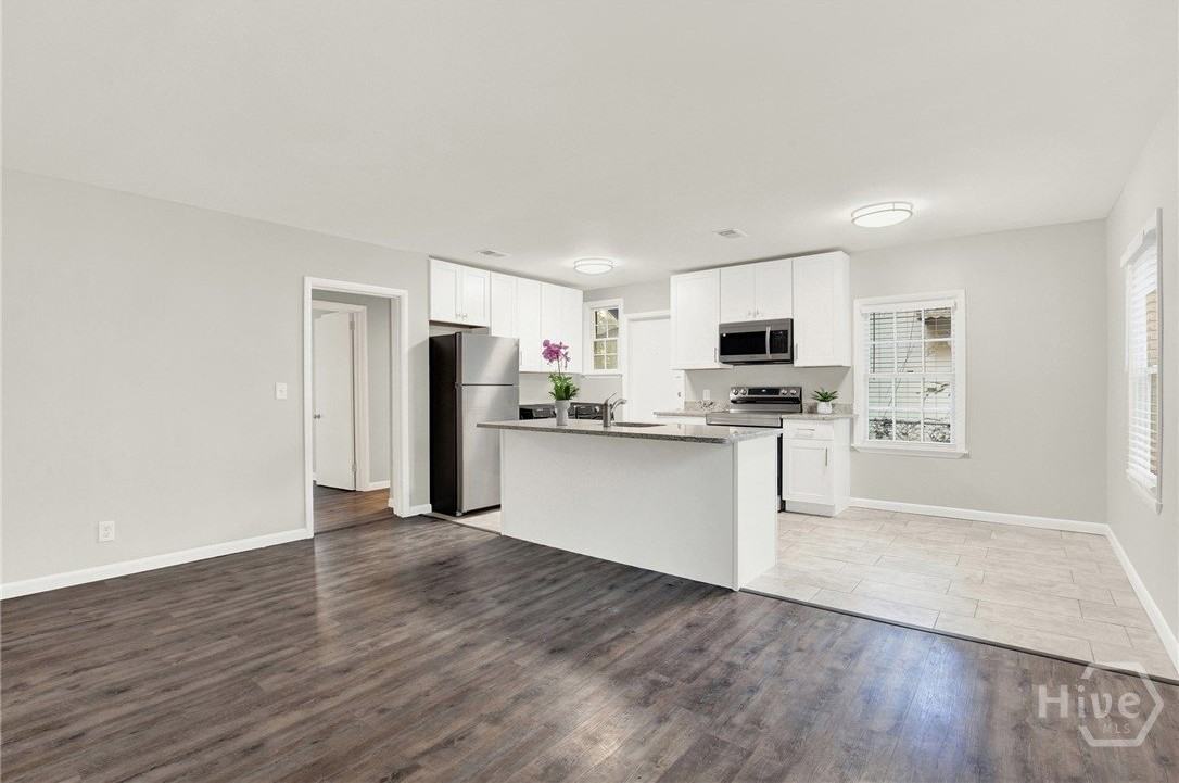 1311 E 55th St - Photo 5 of 41