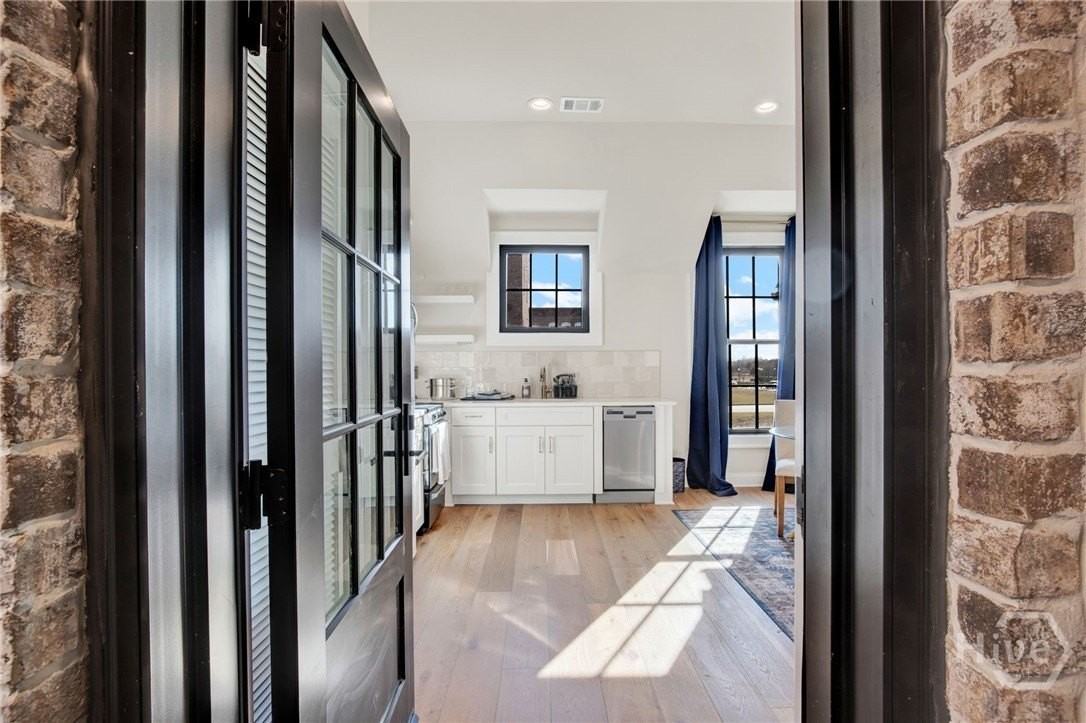 408 Geo Meyer Avenue unit: Carriage House - Photo 4 of 33