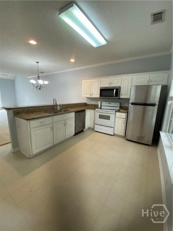 10 Crossing Dr - Photo 4 of 12