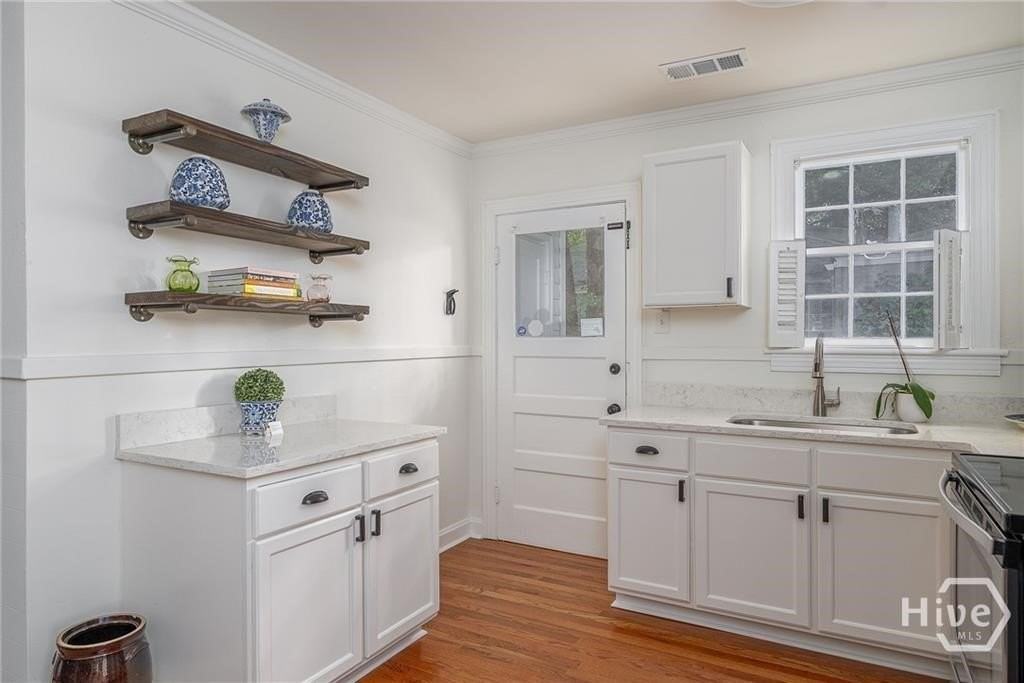 2220 E 38th St - Photo 6 of 12