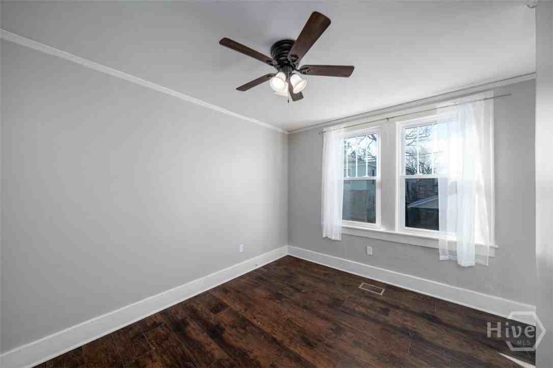 1908 Paulsen St - Photo 7 of 20