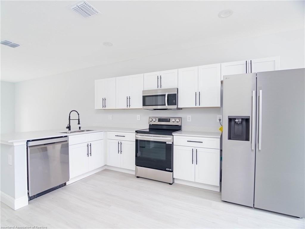 6935 Dickinson Dr - Photo 6 of 26