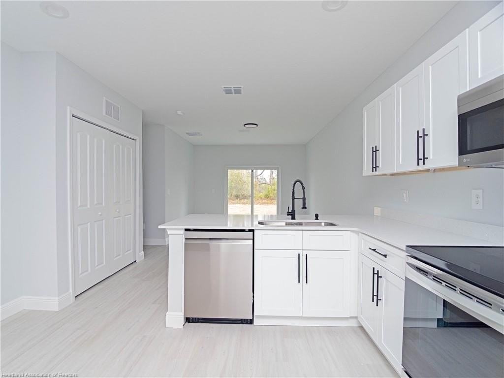 6935 Dickinson Dr - Photo 7 of 26