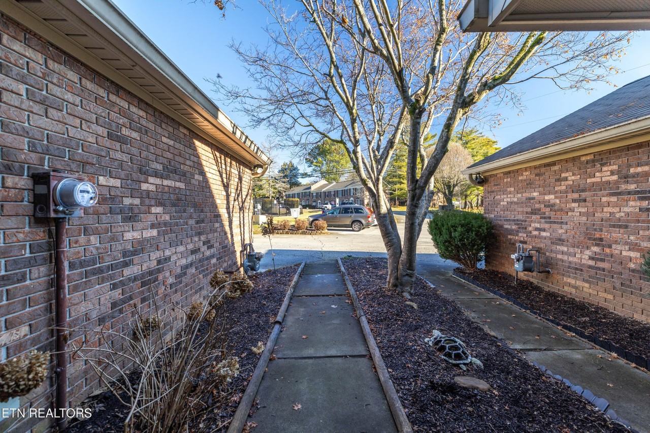 136 Durwood Rd Unit C #C - Photo 4 of 32