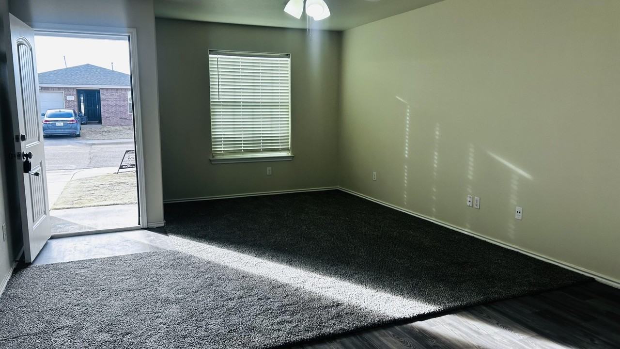 8905 Terrell Ave - Photo 2 of 12