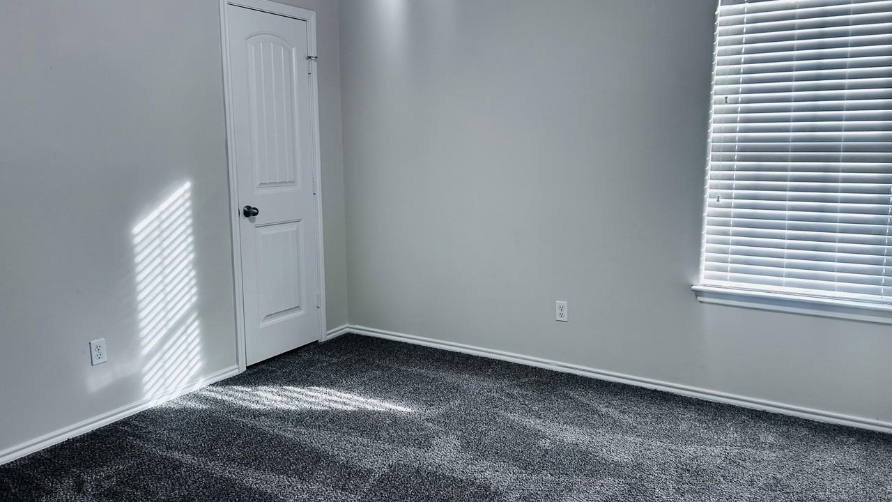 8905 Terrell Ave - Photo 4 of 12