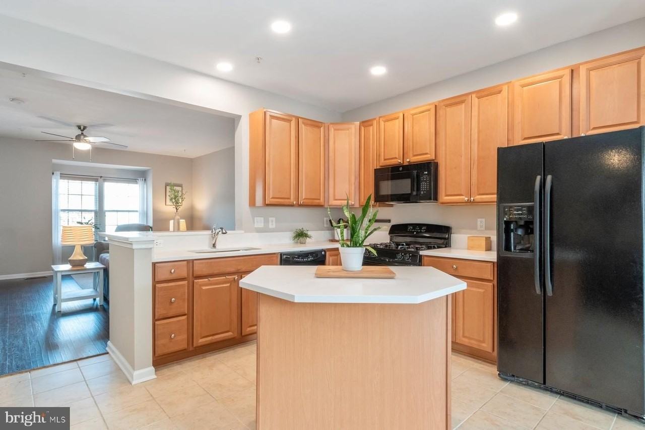 7254 Mockingbird Cir - Photo 3 of 50