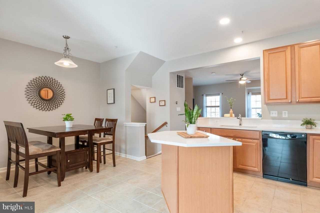 7254 Mockingbird Cir - Photo 5 of 50