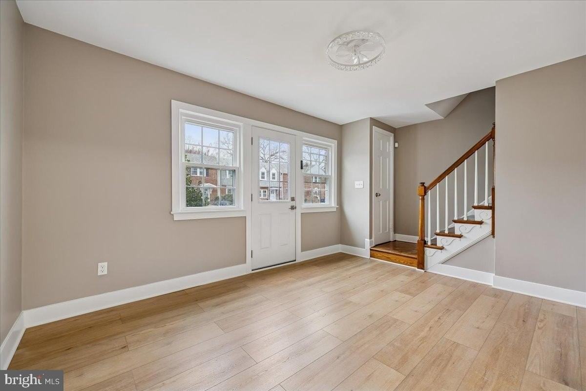 1041 N Monroe St - Photo 2 of 37