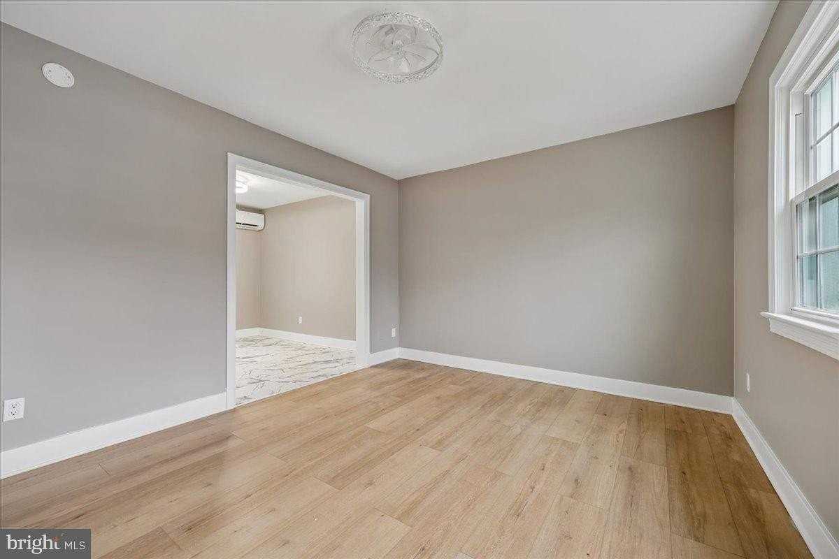 1041 N Monroe St - Photo 3 of 37