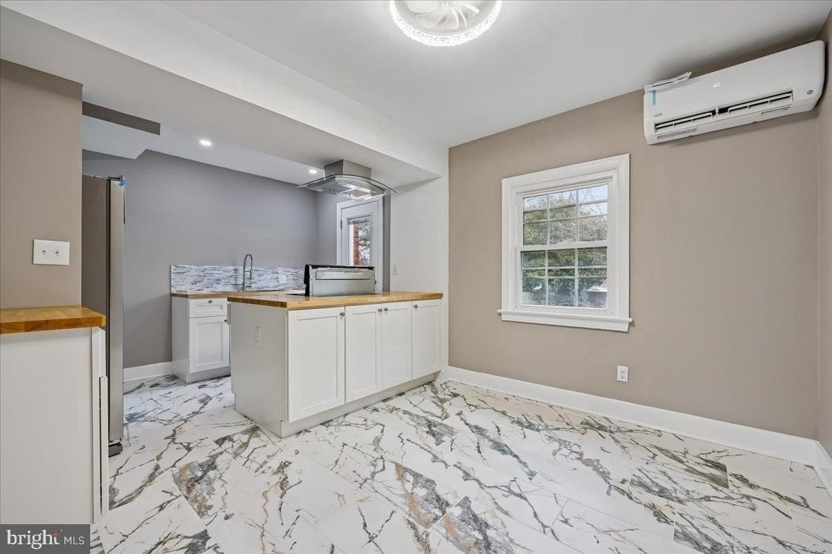 1041 N Monroe St - Photo 7 of 37