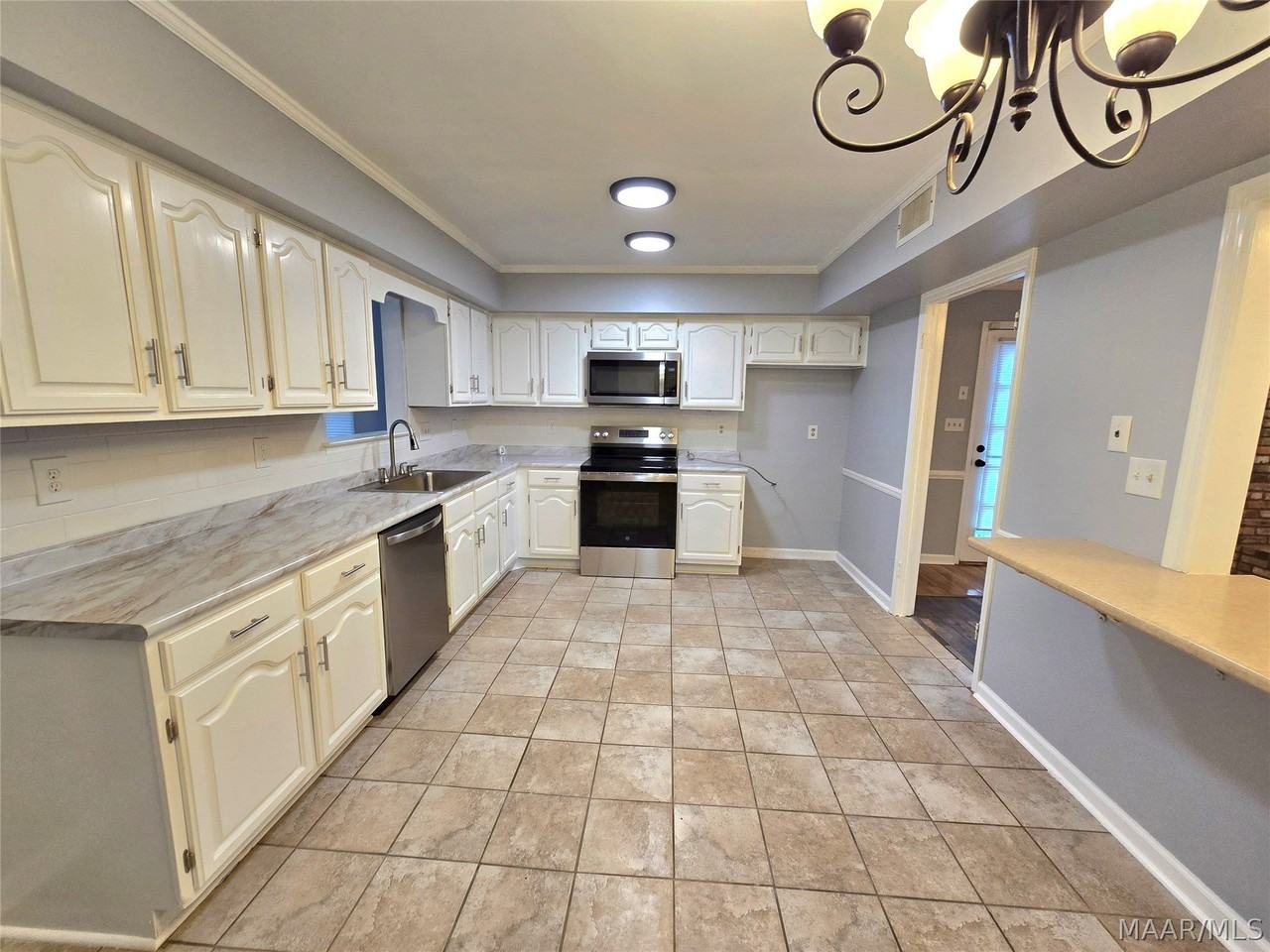 1211 Dalraida Rd - Photo 3 of 22