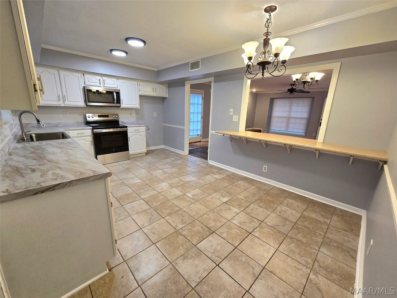 1211 Dalraida Rd - Photo 4 of 22