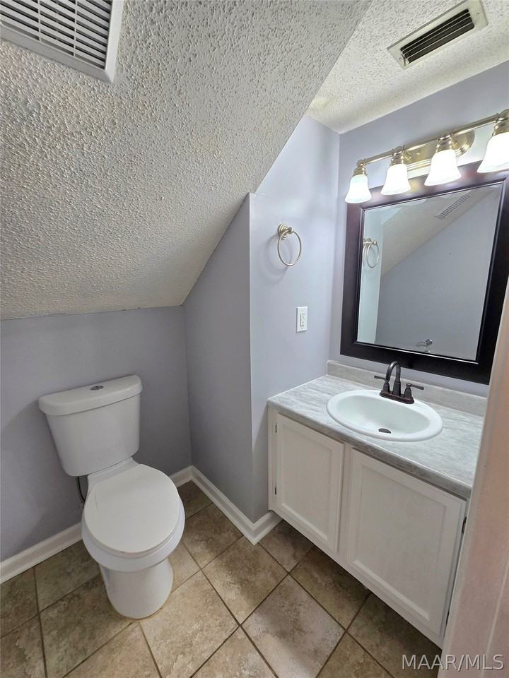 1211 Dalraida Rd - Photo 5 of 22