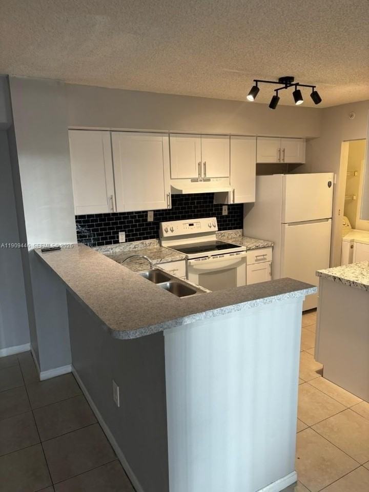 7872 Sonoma Springs Cir #105