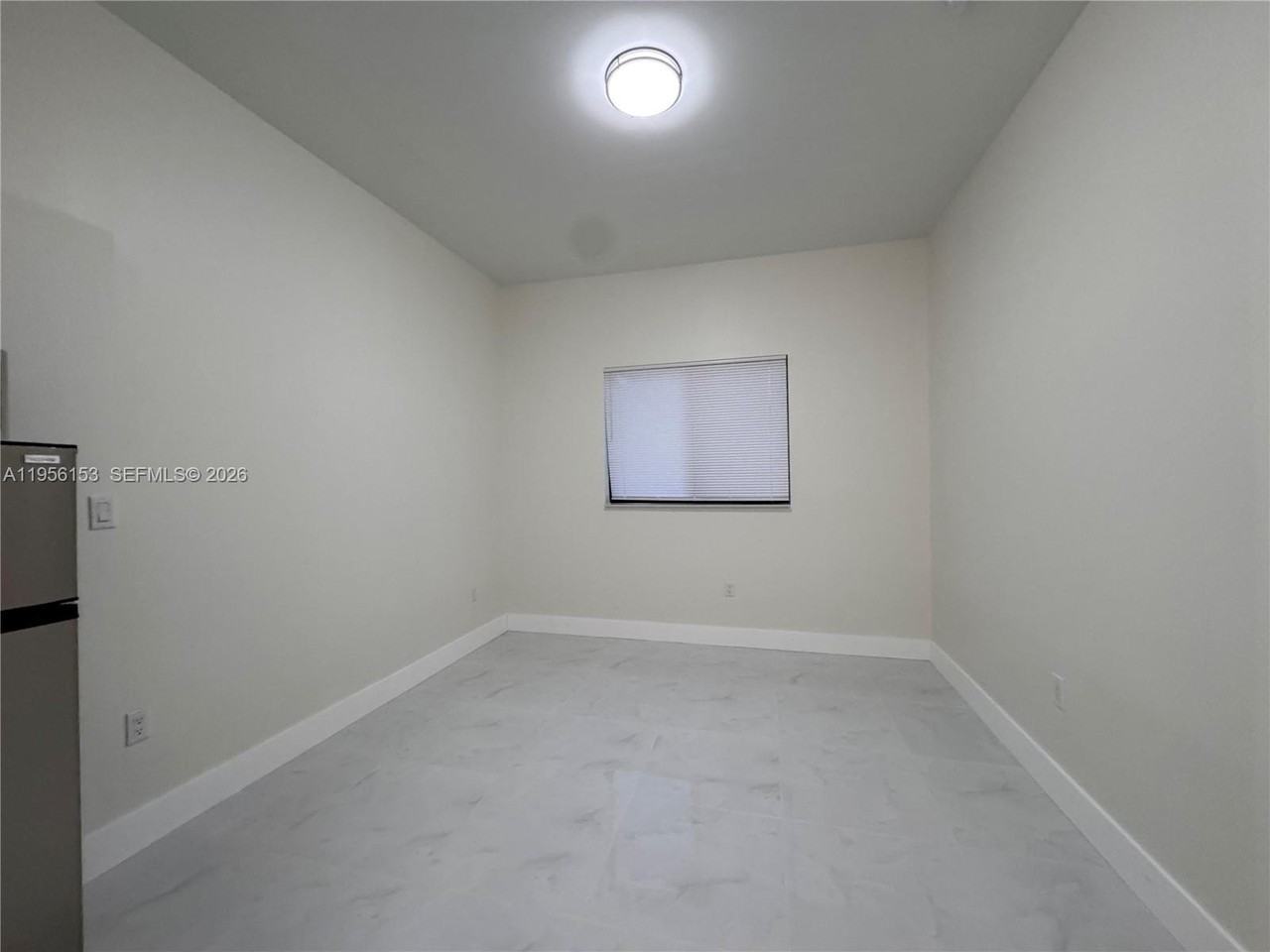 915 Nw 104th St - Photo 2 of 7