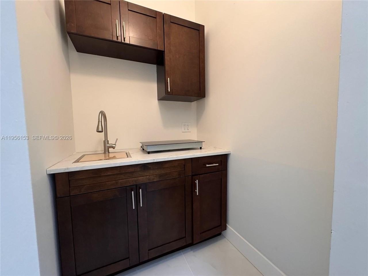 915 Nw 104th St - Photo 4 of 7