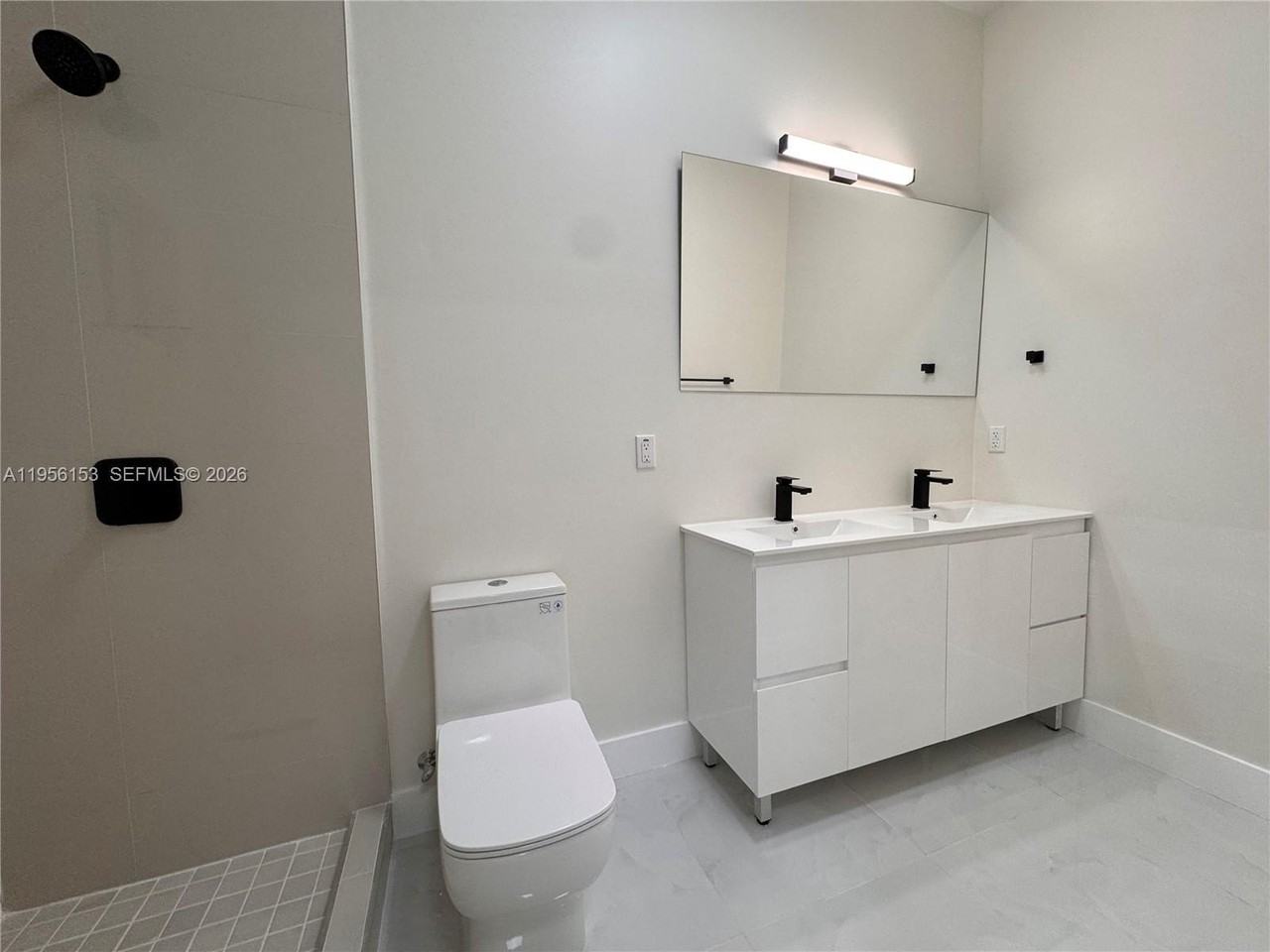 915 Nw 104th St - Photo 6 of 7