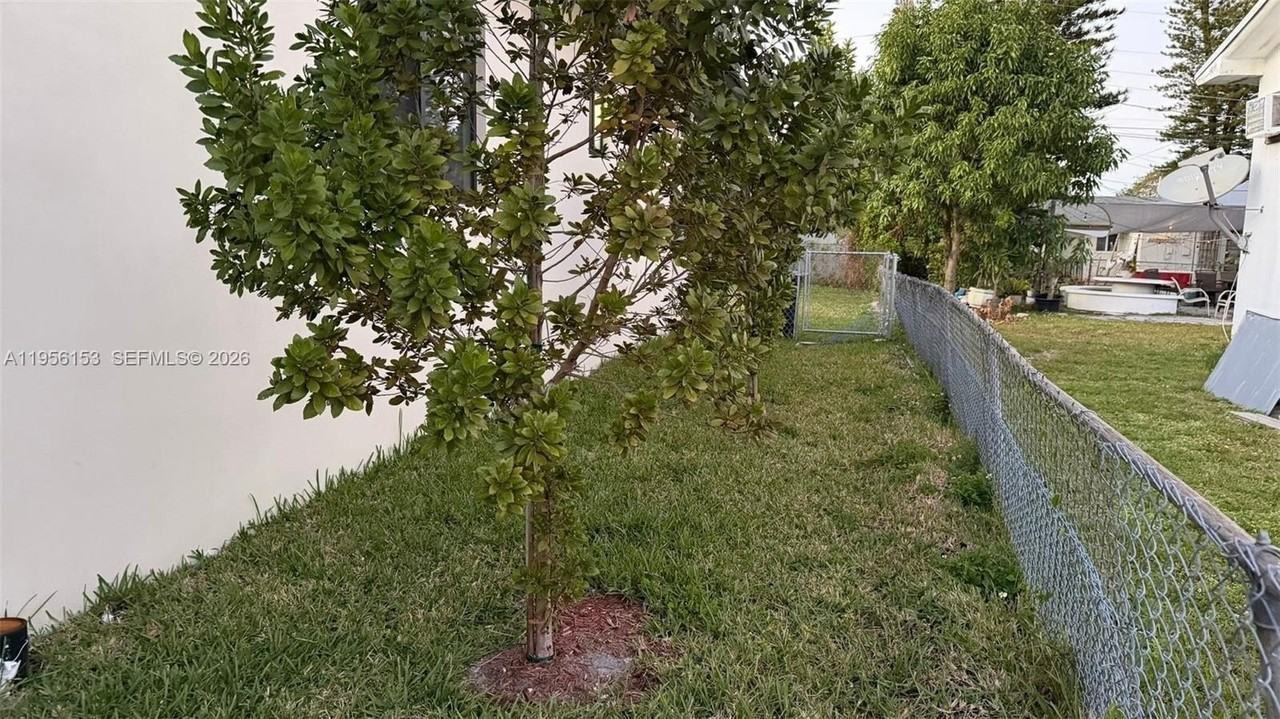 915 Nw 104th St - Photo 7 of 7