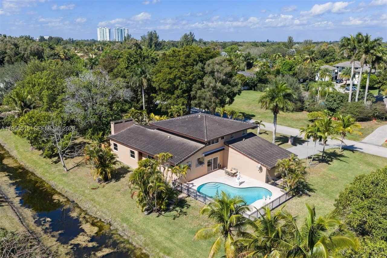 11400 Nw 19th St - Photo 3 of 40