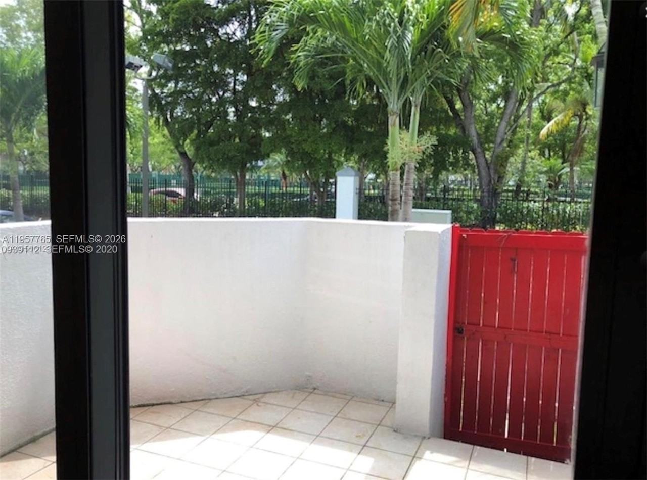 3089 Ne 183rd Ln #89 - Photo 4 of 50