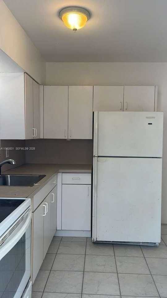 800 Se 15th St #1 - Photo 7 of 17