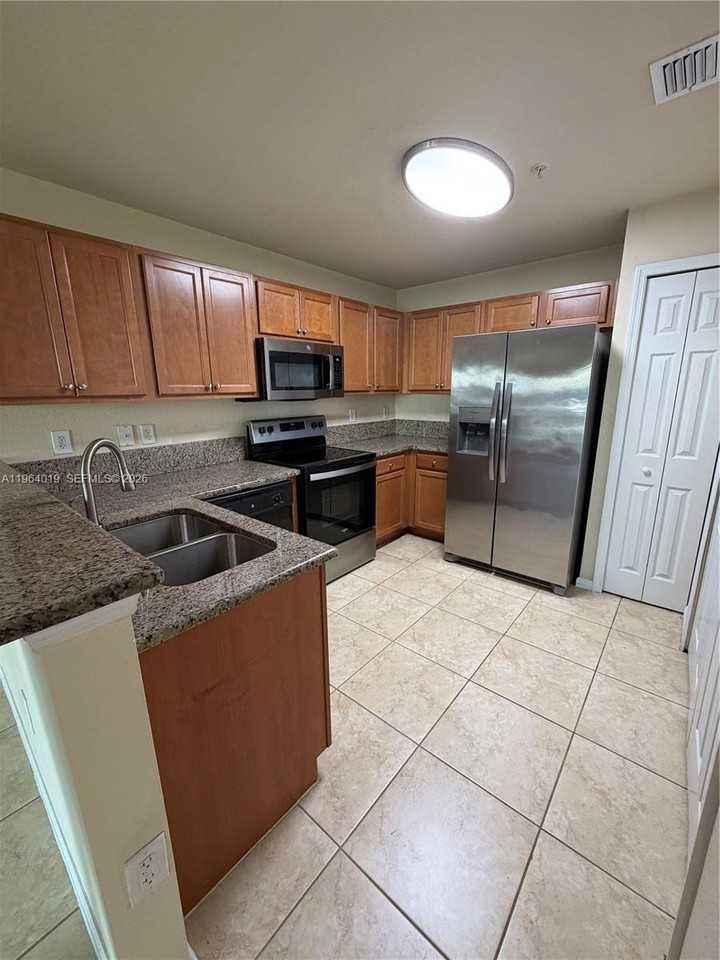 11503 Nw 89th St #212 - Photo 4 of 12