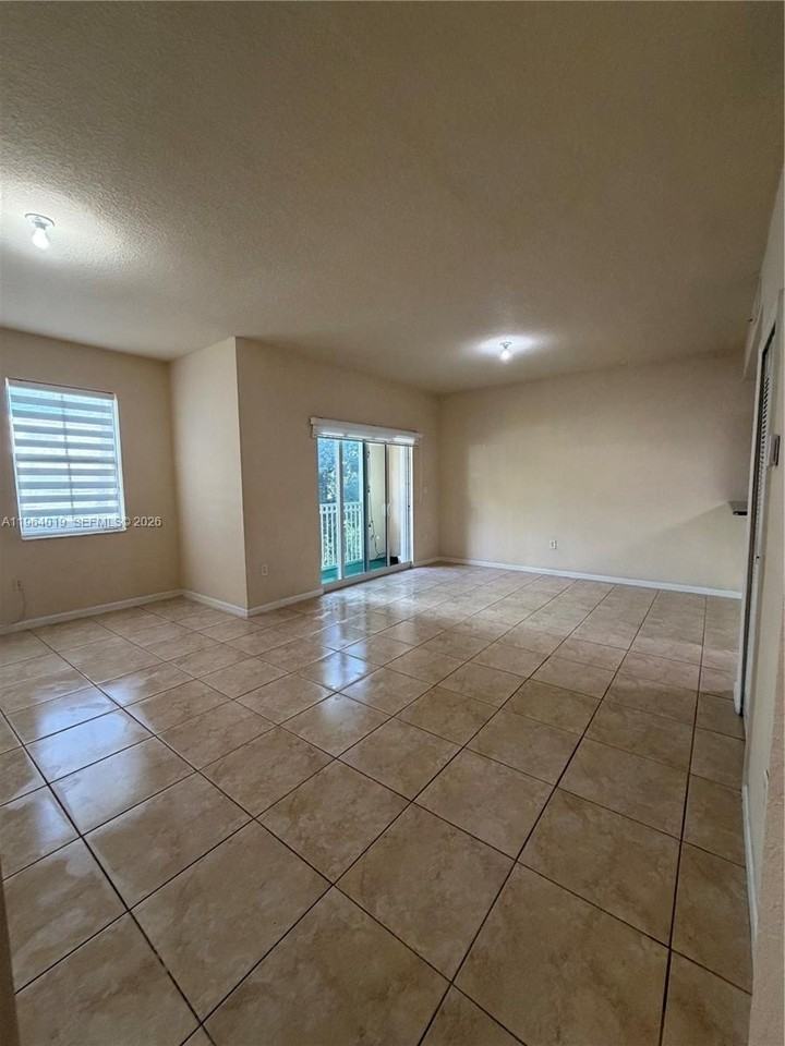 11503 Nw 89th St #212 - Photo 5 of 12