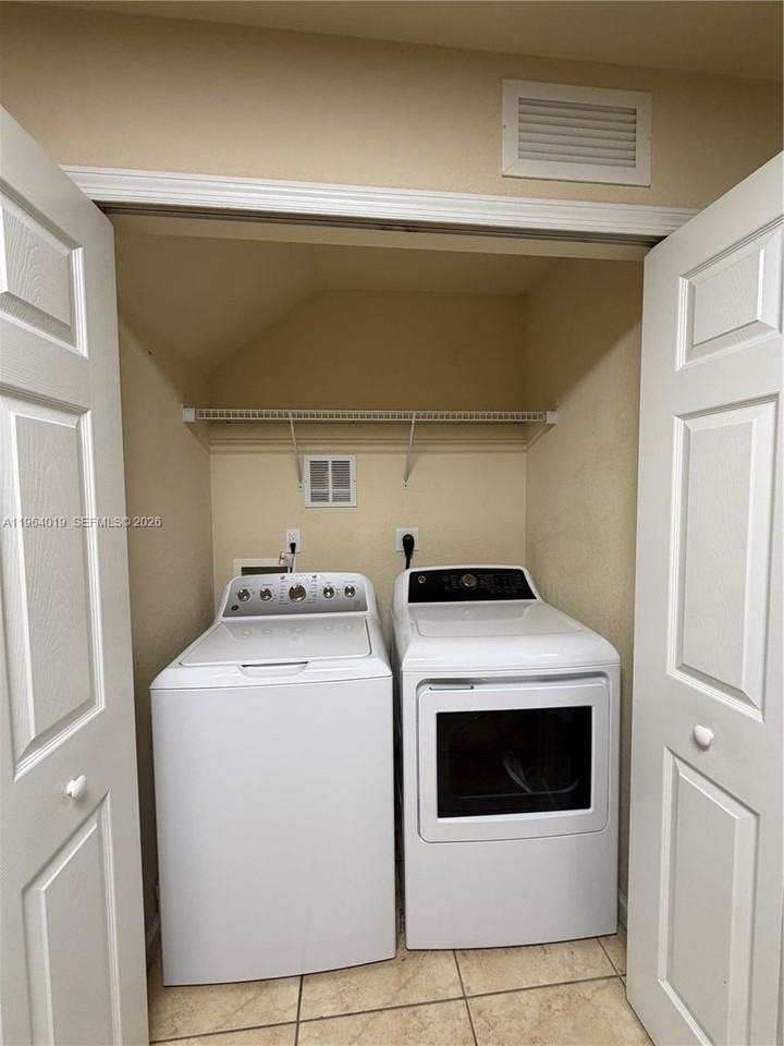 11503 Nw 89th St #212 - Photo 6 of 12