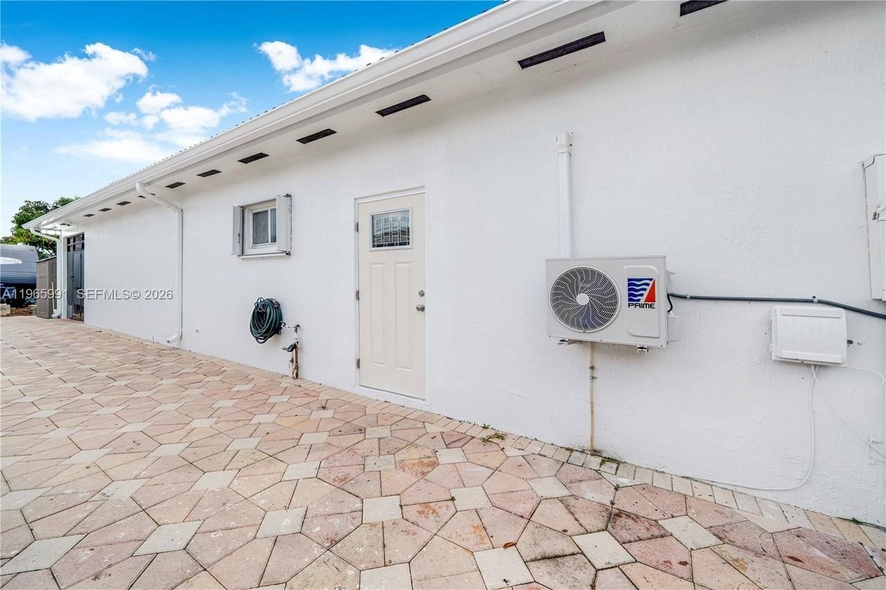 1205 Se 7th Ct #0 - Photo 2 of 5